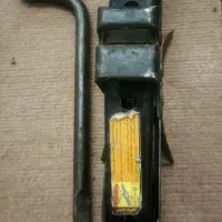 جک سواری بسیار سالم به همراه آچار چرخ