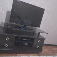 تلویزیون  LCD ، میز