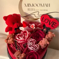 باکس هدیه ولنتاین  قلبی شمع و شکلات و خرس و گل