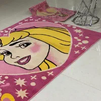 یک عدد فرش و یک پادری و یک صندلی