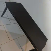 میز چوبی جلو مبلی