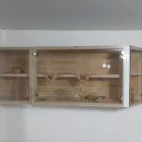 ویترین فلزی بادرب شیشه ای کاملا سالم بدون زنگ زدگی