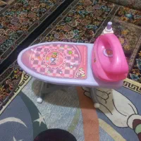 تعدادی اسباب بازی،  عروسک،  بازی فکری