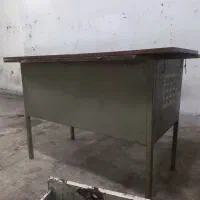 میز آهنی با شیشه