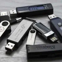 یک فلش مموری پیدا کردم محدوده دانشگاه سمیه.