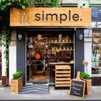 نیازمند نیرو باریستا خانم برای قهوه فروشی