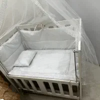تخت و ننوی کنار مادر پیر کاردین