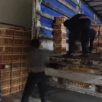 کارگر انبار