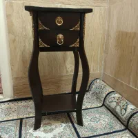 یک عدد میز تلفن