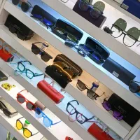 فروش و ساخت عینک‌های طبی و آفتابی با چک صیادی