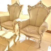 مبل سلطنتی استخوانی تمیز با میز و عسلی