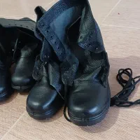 دو جفت پوتین۴۲