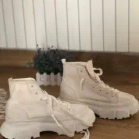 پوتین زارا|کیف، کفش، کمربند|ری, شهادت|دیوار