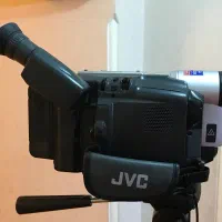 دوربین هندی کم اورجینال JVC با سه پایه متحرک|دوربین عکاسی و فیلمبرداری|تهران, سعادتآباد|دیوار