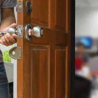 کلید سازی بازکردن قفل ریموت خودرو اصفهان