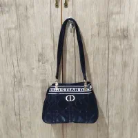 کیف و کفش زنونه و یک عدد کتونی سایز۲۵ پسرونه