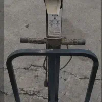 باسکول 200 کیلویی و یک پرس 20 تن..