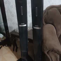 باند کنار تلوزیون