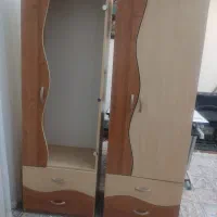 دو عدد کمد لباس ویک عدد ویترین ومیزتحریر