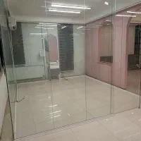 اتاق شیشه ی.
