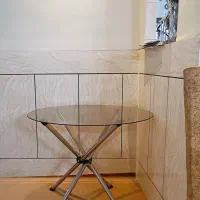 میز ناهارخوری گرد بدون صندلی