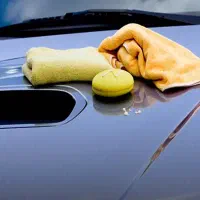 کارگر ساده درمحل پولیش واکس