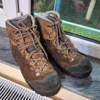 کفش کوهنوردی کمتال ضد آب در حد کاملا نو