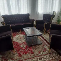 مبل۸نفره کلاسیک با میز وسط همراه عسلی تمیز و سالم