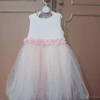 تعدادزیادی لباس بچه گانه