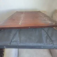 سنتور، به همراه کاور و پایه اصلی آن