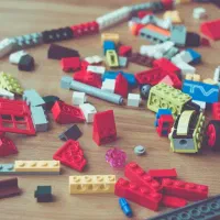 فروش لگو و فرفره انفجاری و تیله کلکسیونی