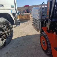 تخلیه بار با لیفتراک کبودراهنگ