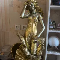 مجسمه طلایی