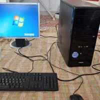 فروش یک دستگاه کامپیوتر همراه بلندگوها