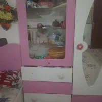 سلام کمد بچه سالم  با میز تحریر