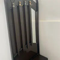 جا کفشی و جا لباسی و تخت کنار مادر با نو مو‌نمیزنه