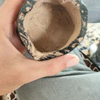 ظرف سفالی لعاب شده دفرمه طرح|صنایع دستی و سایر لوازم تزئینی|سمنان, |دیوار