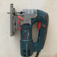 اره عمود بر. پیچ گوشتی بادی دریل بادی.