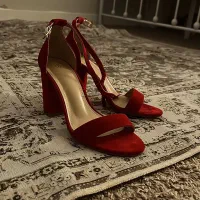 کفش و صندل قرمز