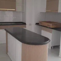 اجرای صفحات رو کابینت  با سنگ کوارتر