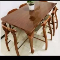 تعدادی میز نهارخوری