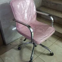 صندلی صورتی در حد نوو