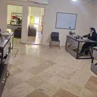 منشی خانم .منشی شرکت پرستاری.کارمند شرکت پرستاری