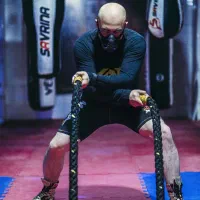 آموزش کیک بوکسینگ و دفاع شخصی