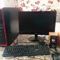 یک دستگاه کامپیوتر