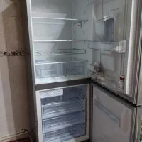 یخچال درحدنو