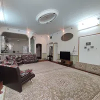 زیرزمین گلخانه ای پر نور دو خوابه