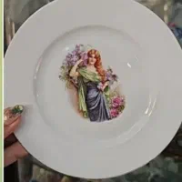 بشقاب دیواری دختر بسیار قدیمی مارک چک