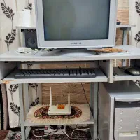 کامپیوتر همراه با میز کاملا سالم