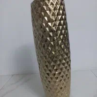 گلدان بلند طلایی
